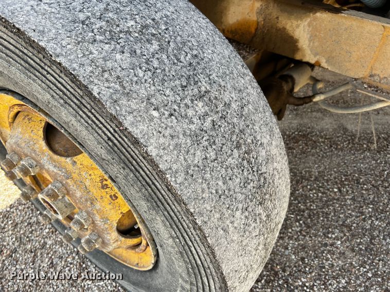 image for item DQ1982 Etnyre  chip spreader