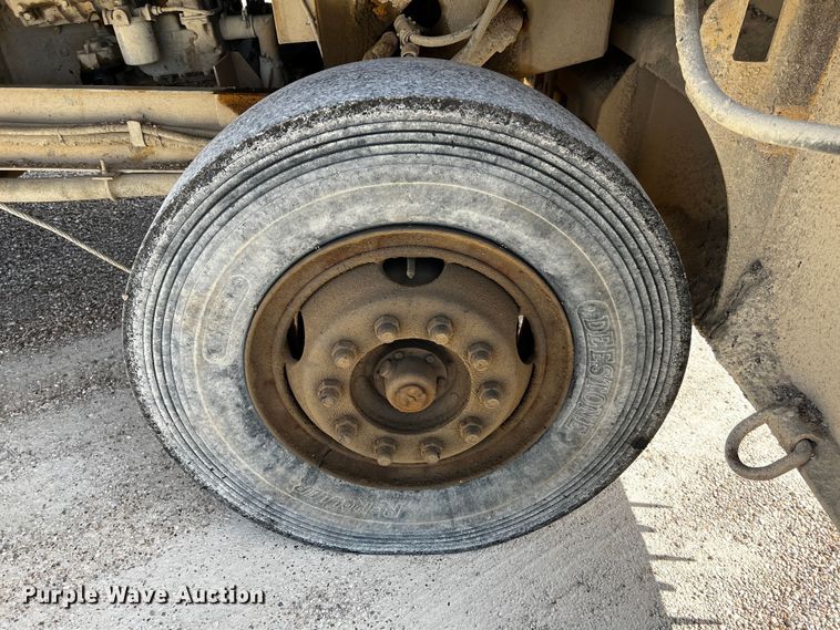 image for item DQ1982 Etnyre  chip spreader