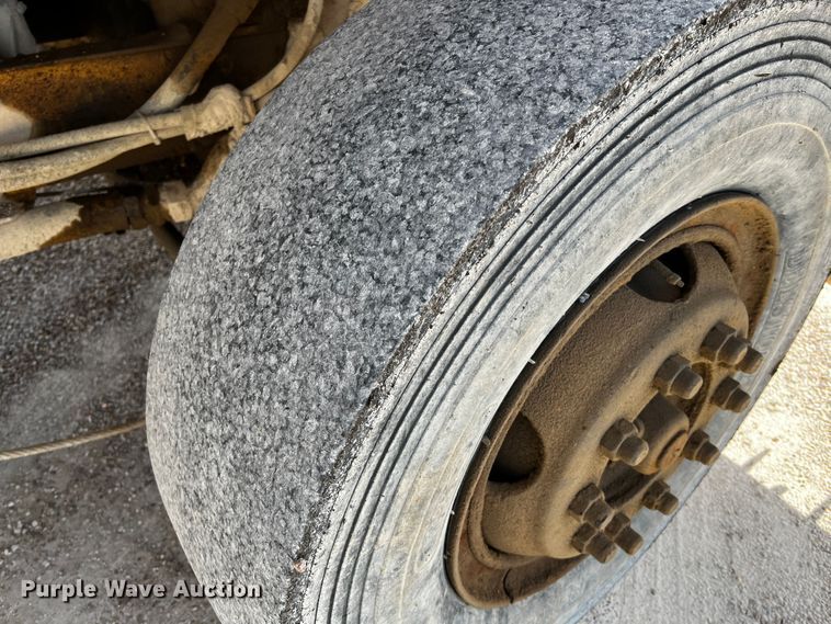 image for item DQ1982 Etnyre  chip spreader