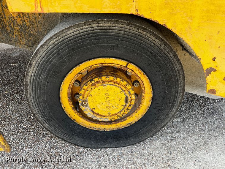 image for item DQ1982 Etnyre  chip spreader