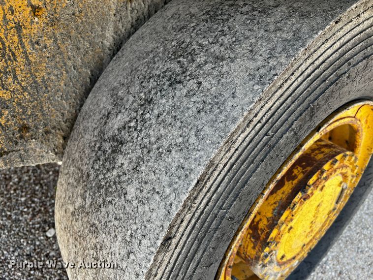 image for item DQ1982 Etnyre  chip spreader