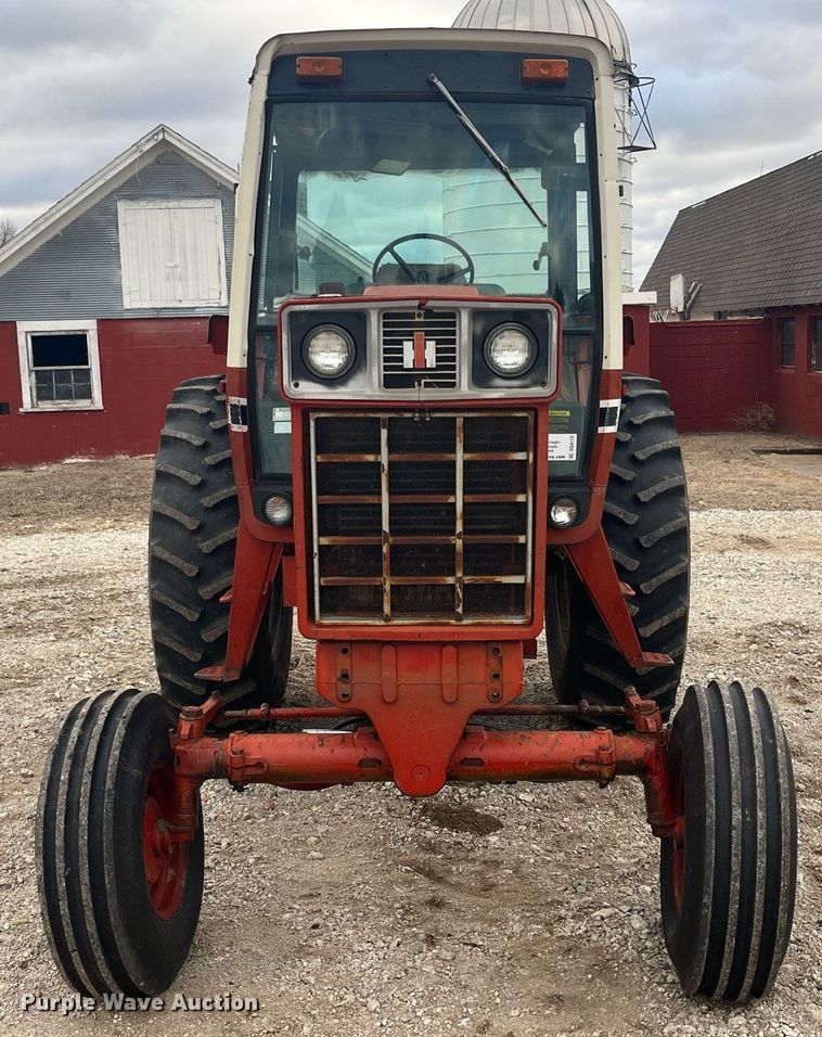 image for item DQ4113 1980 International Harvester 1086  tractor