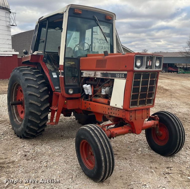 image for item DQ4113 1980 International Harvester 1086  tractor