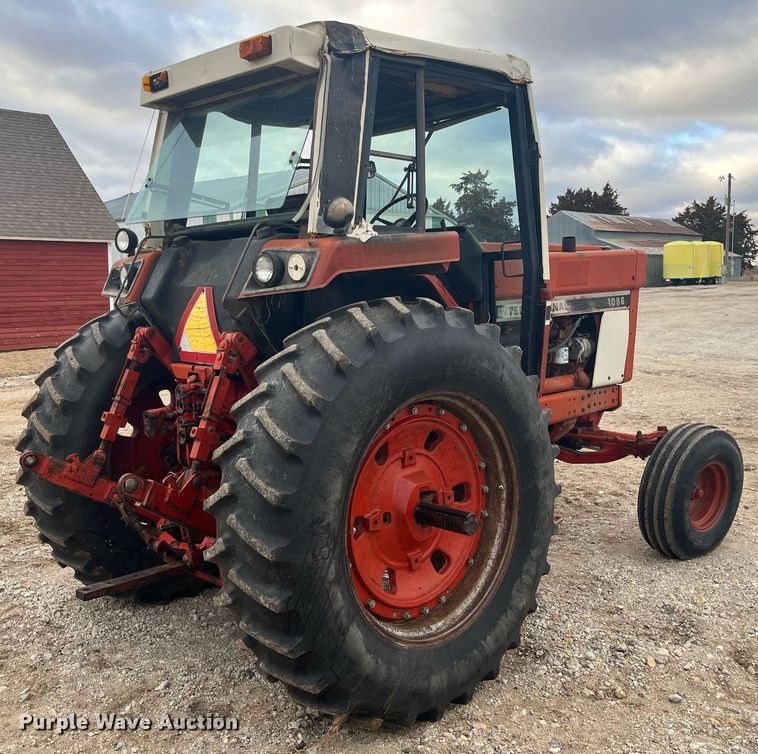 image for item DQ4113 1980 International Harvester 1086  tractor