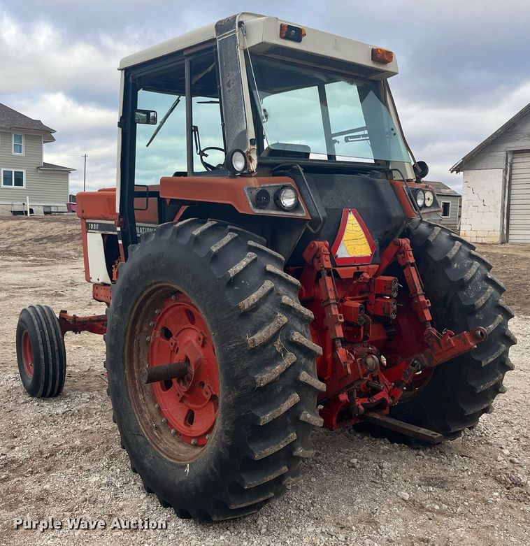 image for item DQ4113 1980 International Harvester 1086  tractor