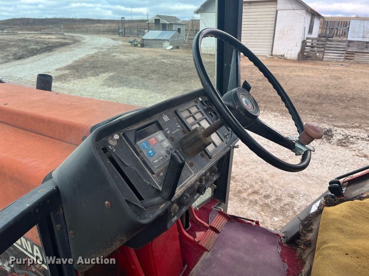 image for item DQ4113 1980 International Harvester 1086  tractor