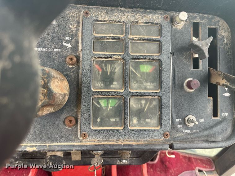 image for item DQ4113 1980 International Harvester 1086  tractor