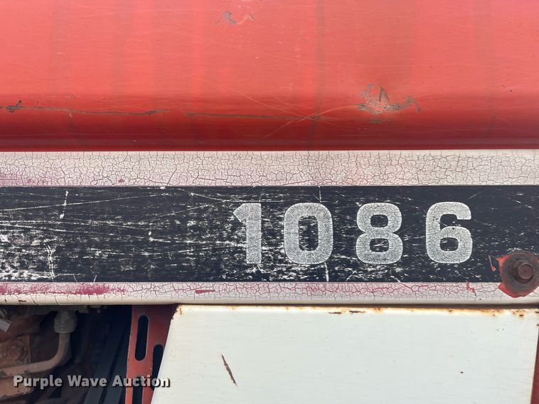 image for item DQ4113 1980 International Harvester 1086  tractor