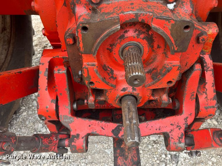 image for item DQ4113 1980 International Harvester 1086  tractor
