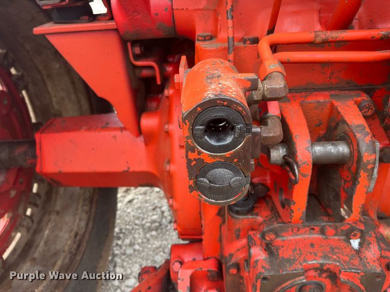 image for item DQ4113 1980 International Harvester 1086  tractor
