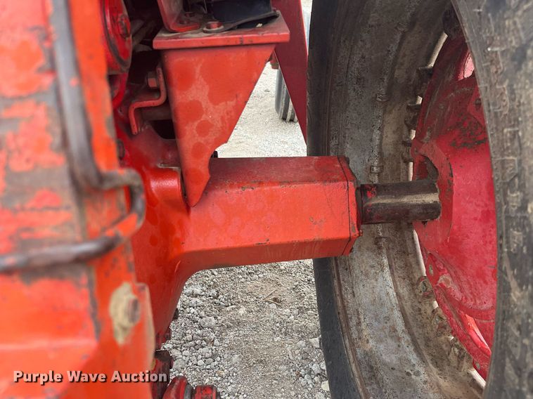 image for item DQ4113 1980 International Harvester 1086  tractor