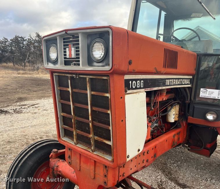 image for item DQ4113 1980 International Harvester 1086  tractor