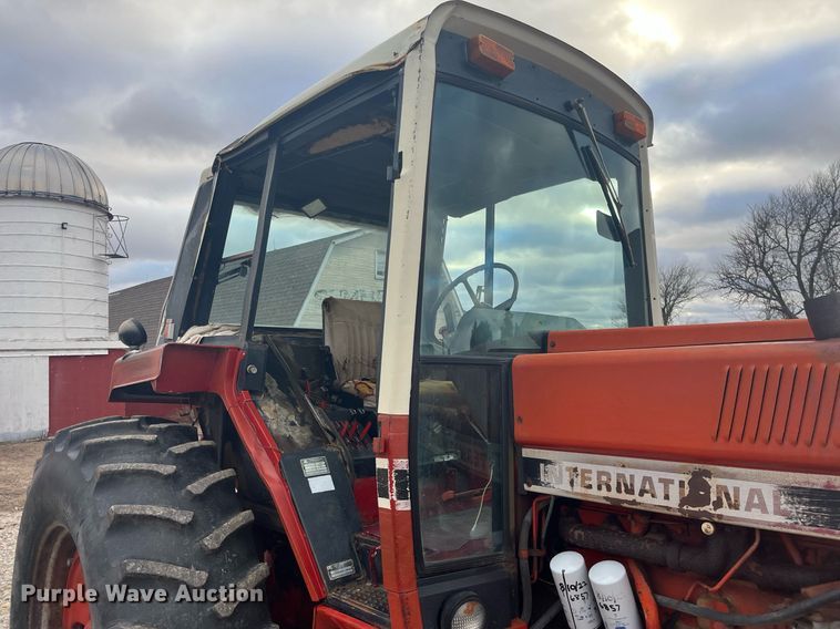 image for item DQ4113 1980 International Harvester 1086  tractor