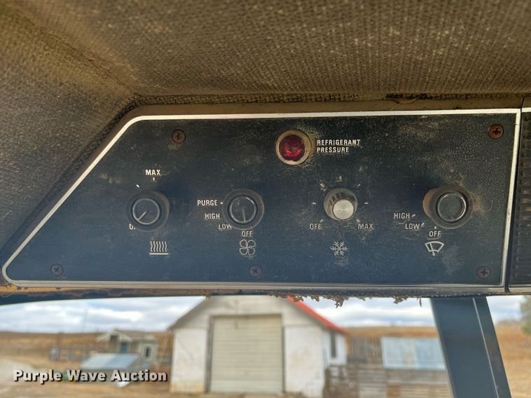 image for item DQ4113 1980 International Harvester 1086  tractor