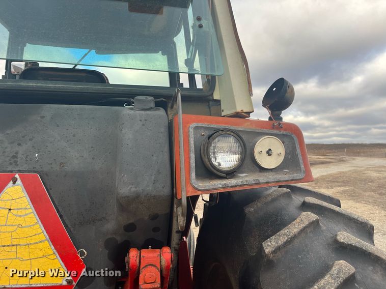 image for item DQ4113 1980 International Harvester 1086  tractor