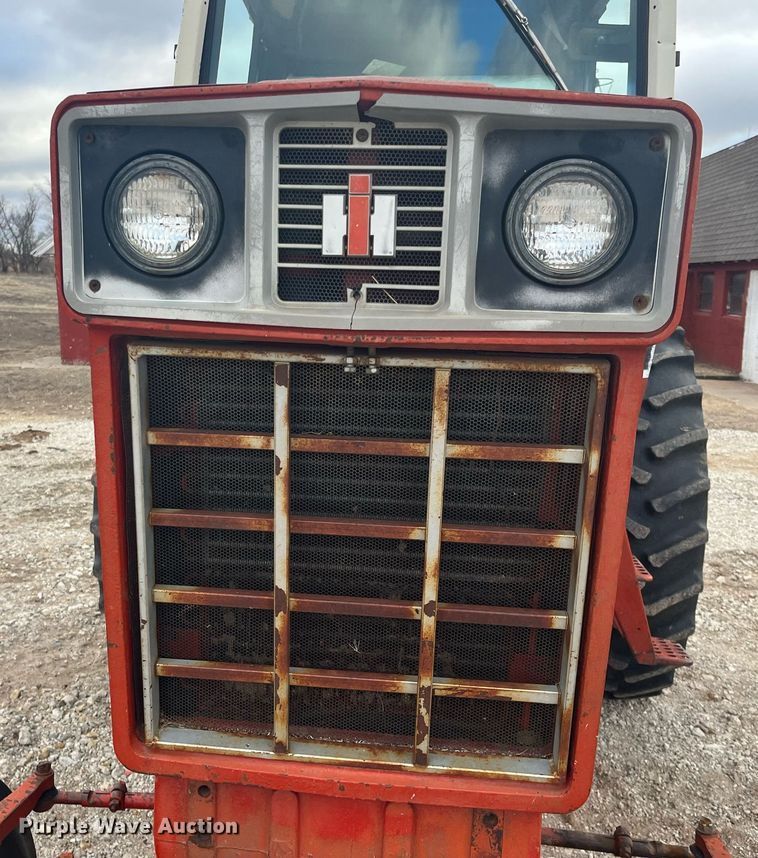 image for item DQ4113 1980 International Harvester 1086  tractor