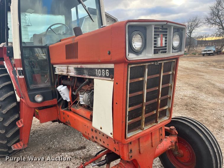 image for item DQ4113 1980 International Harvester 1086  tractor