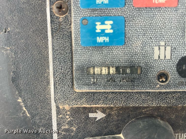 image for item DQ4113 1980 International Harvester 1086  tractor