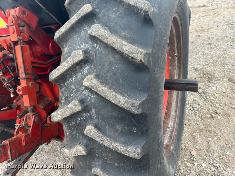 image for item DQ4113 1980 International Harvester 1086  tractor