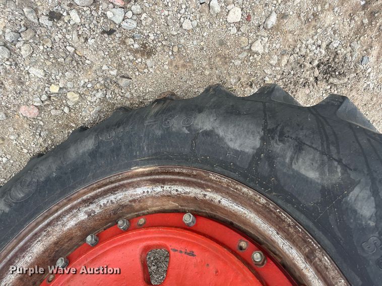 image for item DQ4113 1980 International Harvester 1086  tractor