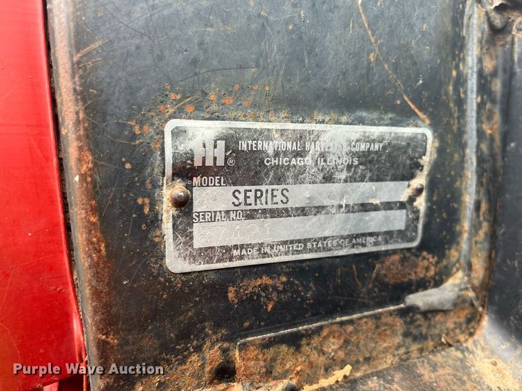 image for item DQ4113 1980 International Harvester 1086  tractor