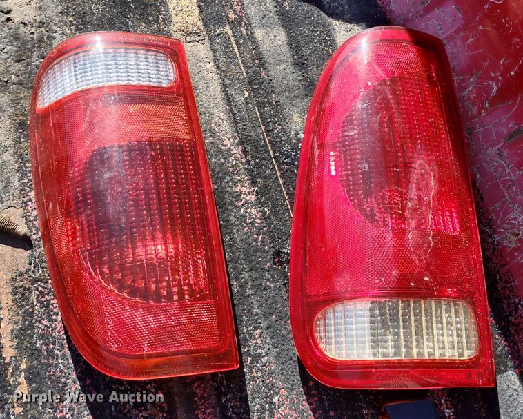 image for item DR8211 Ford F350  pickup truck bed