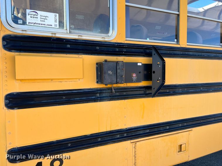 image for item DS2745 1993 International 3800  school bus