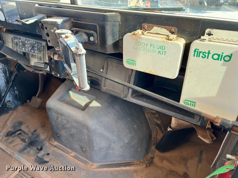 image for item DS2745 1993 International 3800  school bus