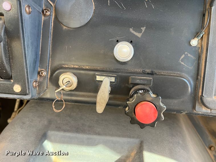 image for item DS2745 1993 International 3800  school bus