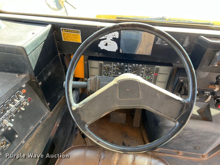 image for item DS2745 1993 International 3800  school bus