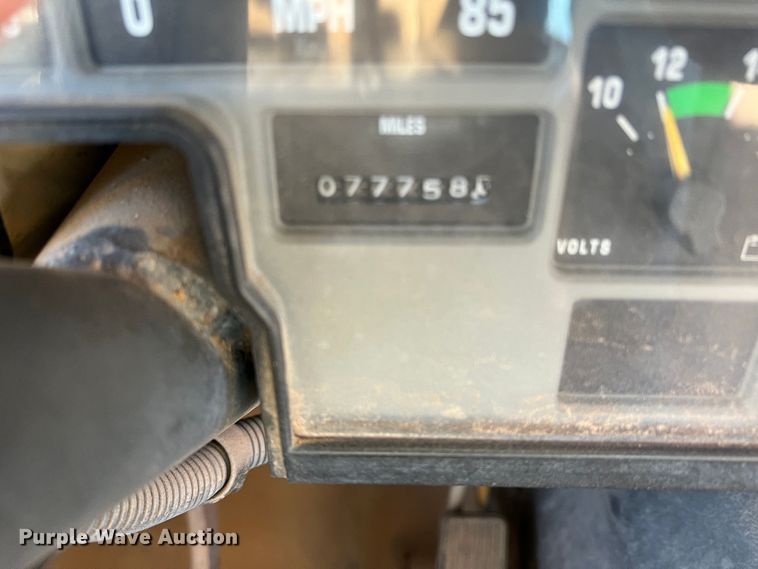 image for item DS2745 1993 International 3800  school bus