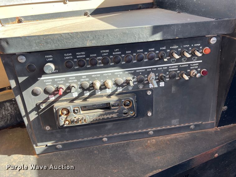 image for item DS2745 1993 International 3800  school bus