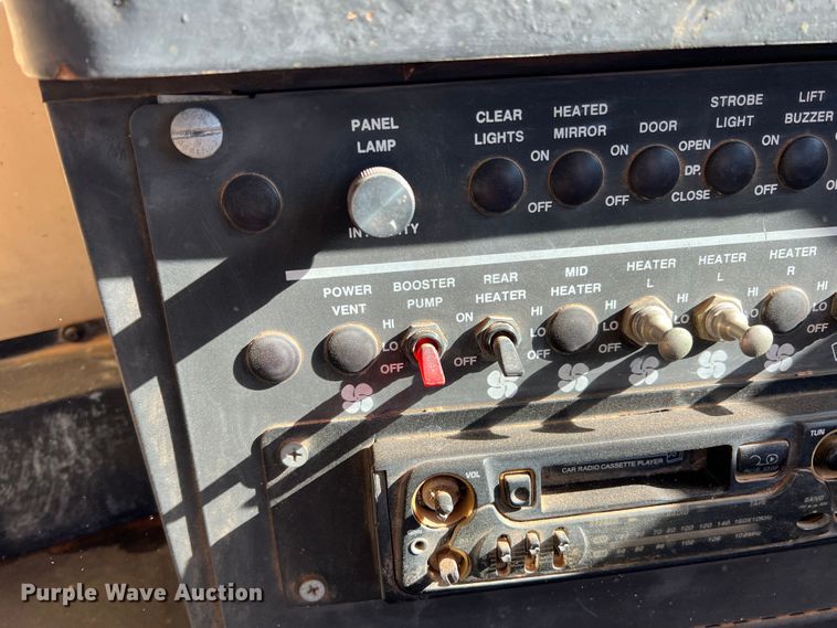 image for item DS2745 1993 International 3800  school bus