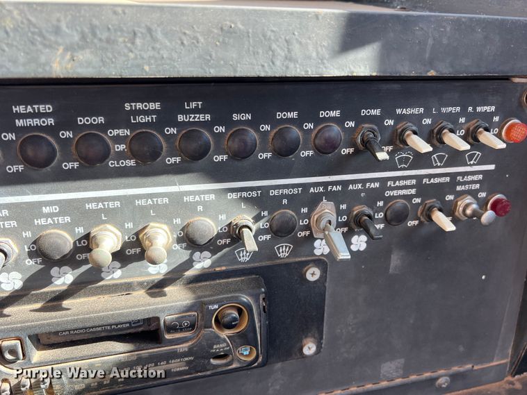 image for item DS2745 1993 International 3800  school bus