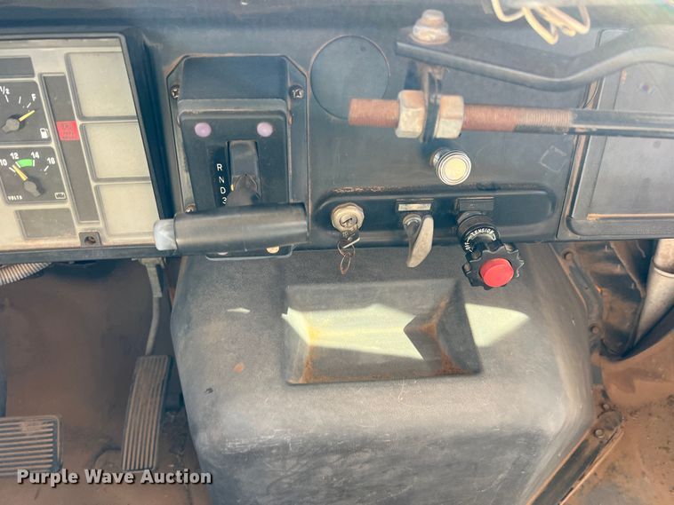 image for item DS2745 1993 International 3800  school bus