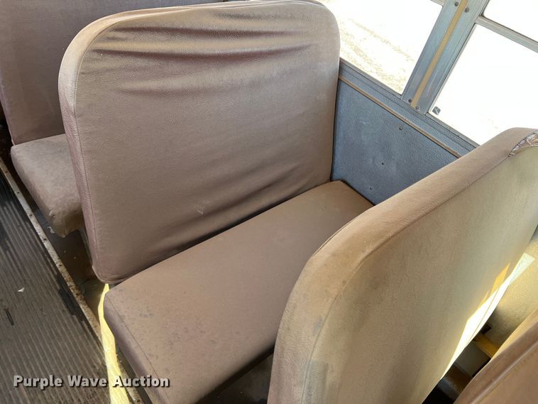 image for item DS2745 1993 International 3800  school bus