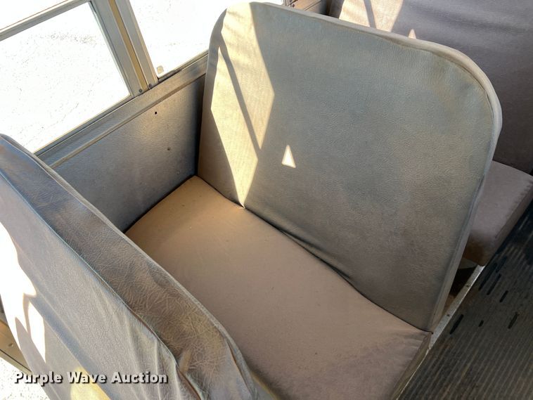 image for item DS2745 1993 International 3800  school bus