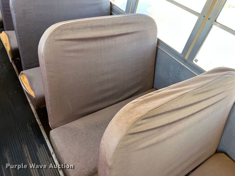 image for item DS2745 1993 International 3800  school bus