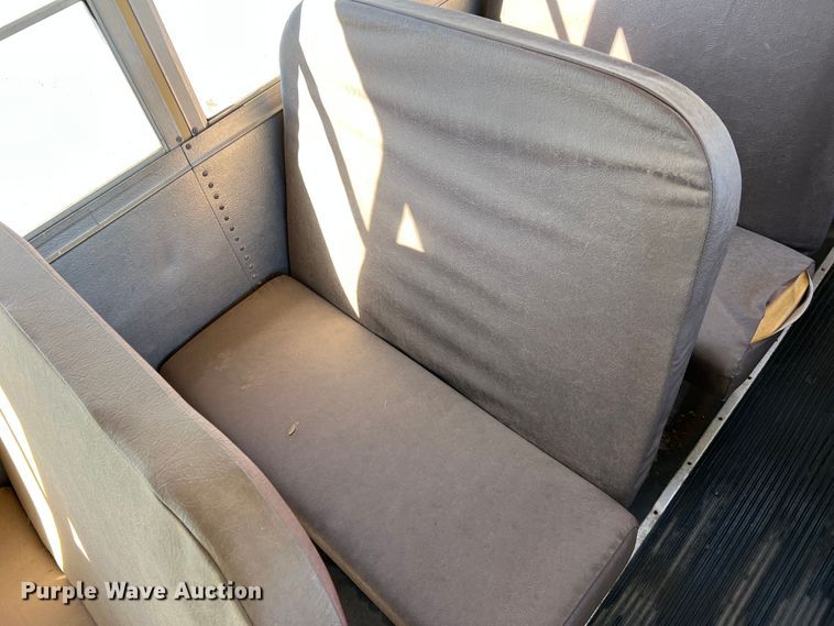 image for item DS2745 1993 International 3800  school bus