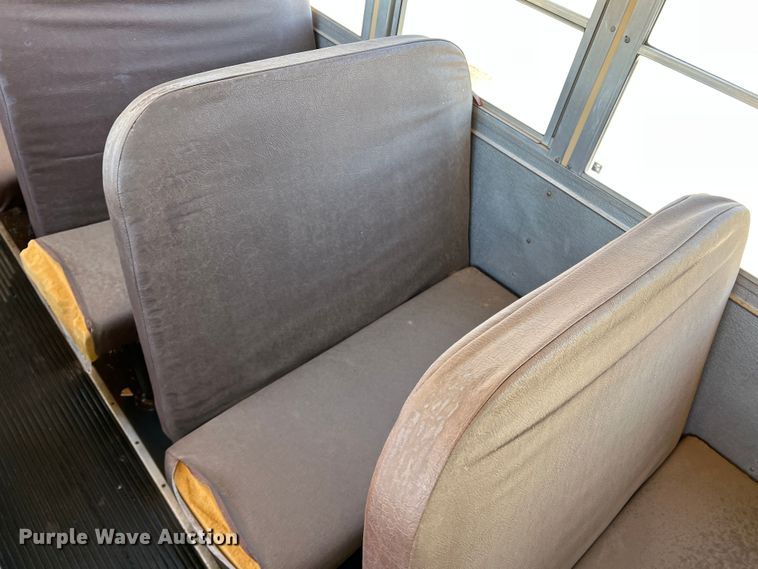 image for item DS2745 1993 International 3800  school bus