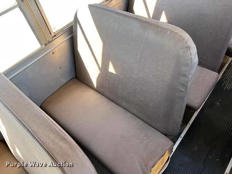 image for item DS2745 1993 International 3800  school bus