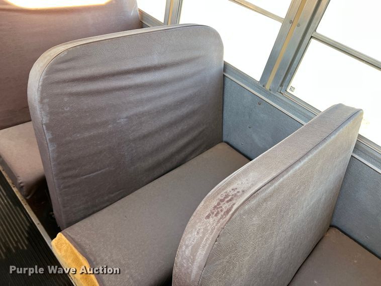 image for item DS2745 1993 International 3800  school bus