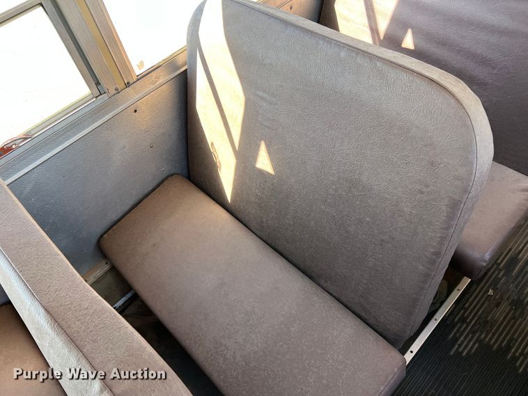 image for item DS2745 1993 International 3800  school bus