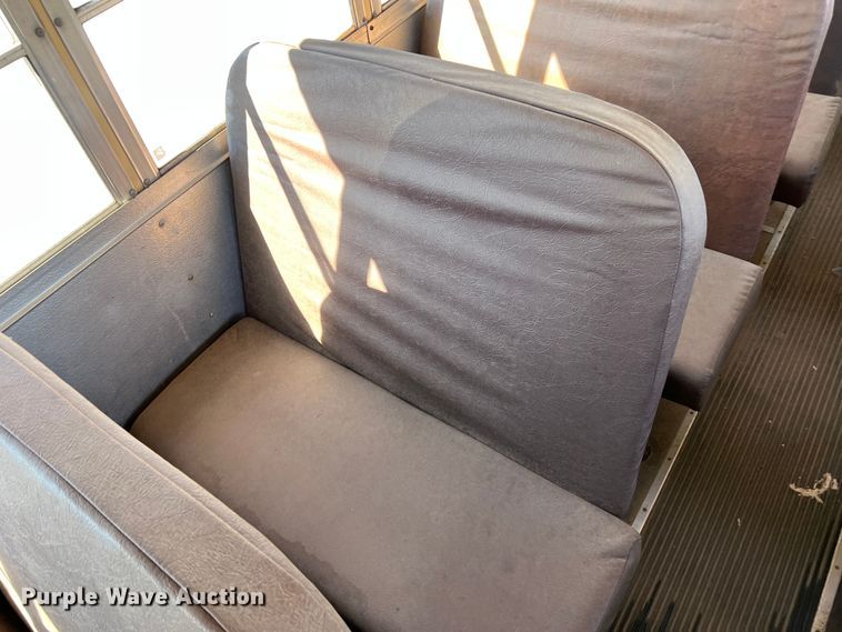 image for item DS2745 1993 International 3800  school bus