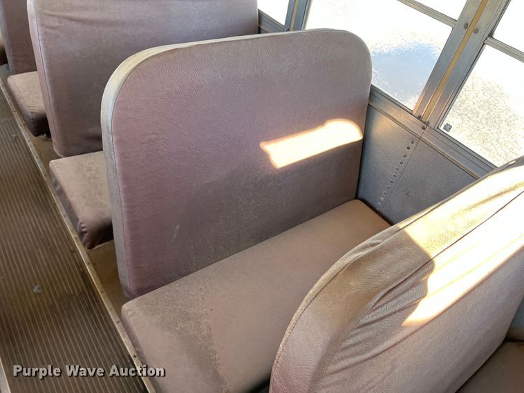 image for item DS2745 1993 International 3800  school bus