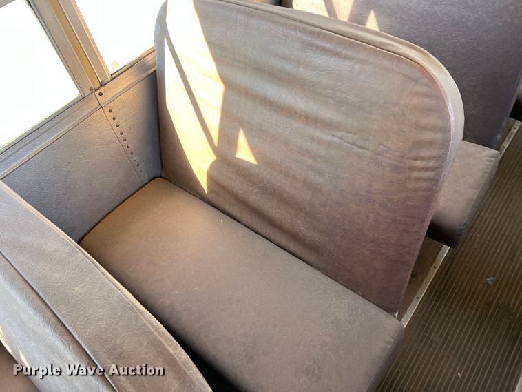 image for item DS2745 1993 International 3800  school bus