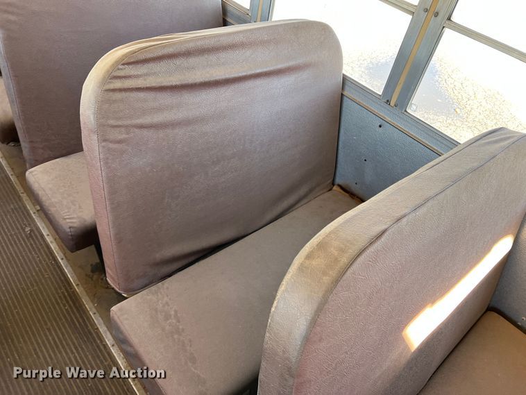 image for item DS2745 1993 International 3800  school bus