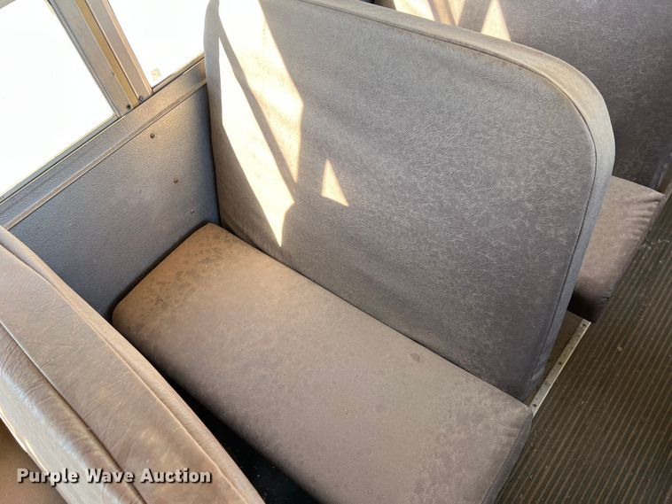 image for item DS2745 1993 International 3800  school bus