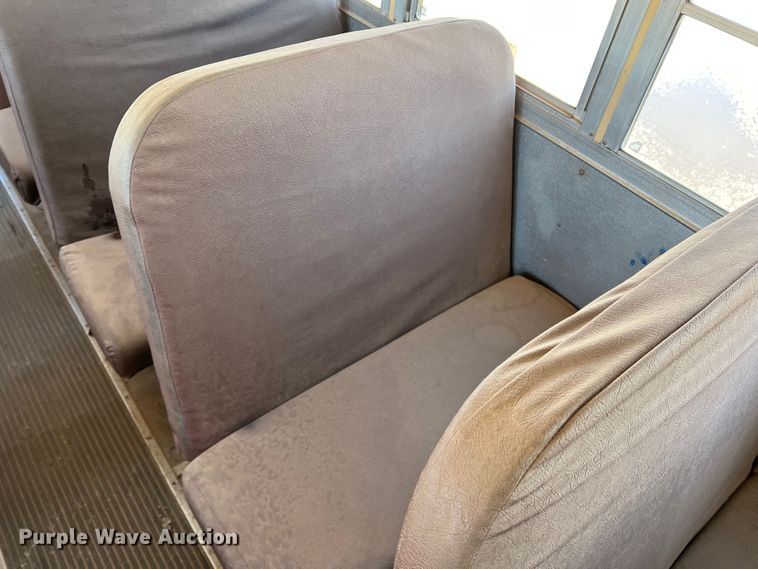 image for item DS2745 1993 International 3800  school bus