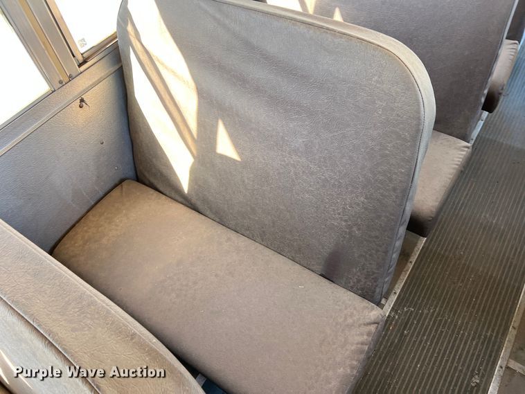 image for item DS2745 1993 International 3800  school bus